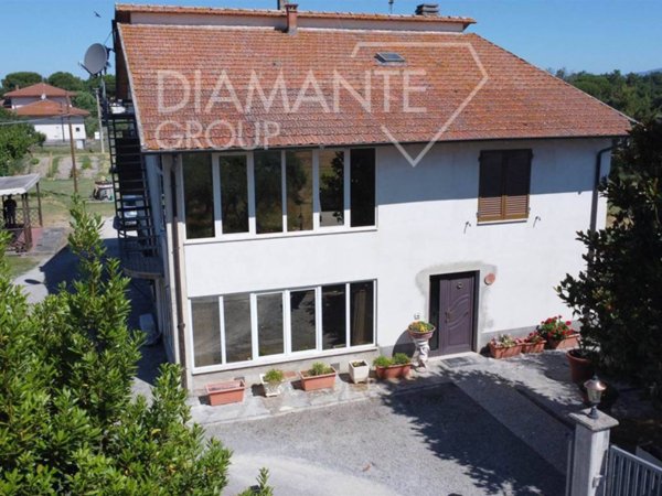 casa indipendente in vendita a Castiglione del Lago in zona Piana