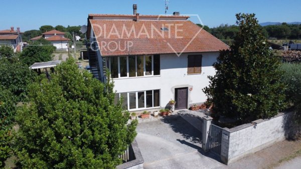 casa indipendente in vendita a Castiglione del Lago in zona Piana