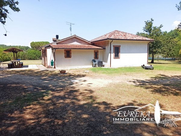 casa indipendente in vendita a Castiglione del Lago