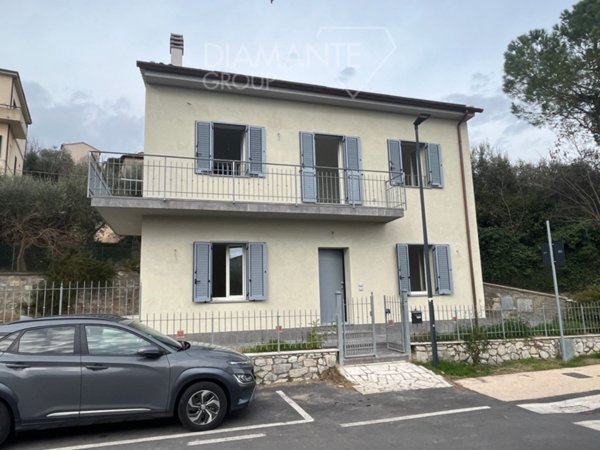 casa indipendente in vendita a Castiglione del Lago