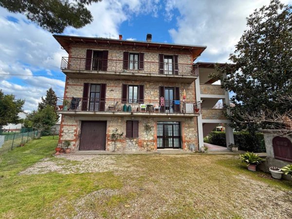 casa indipendente in vendita a Castiglione del Lago in zona Panicarola