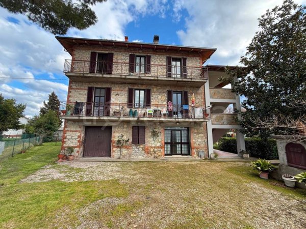 casa indipendente in vendita a Castiglione del Lago in zona Panicarola
