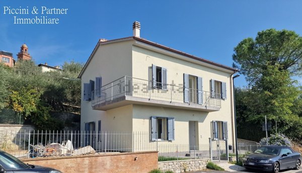 casa indipendente in vendita a Castiglione del Lago