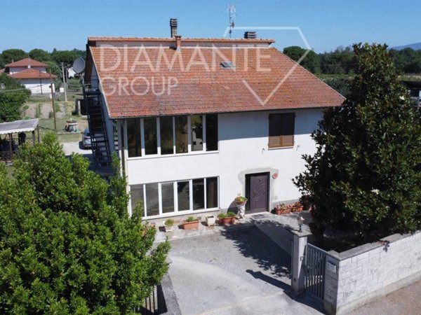 casa indipendente in vendita a Castiglione del Lago in zona Piana