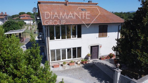 casa indipendente in vendita a Castiglione del Lago in zona Piana