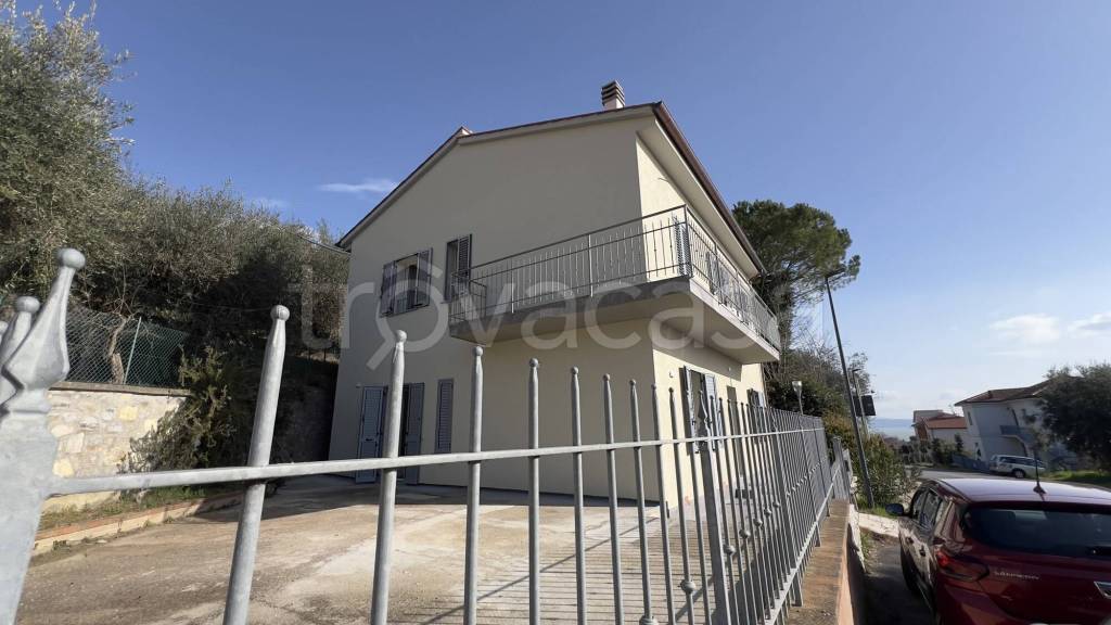 casa indipendente in vendita a Castiglione del Lago