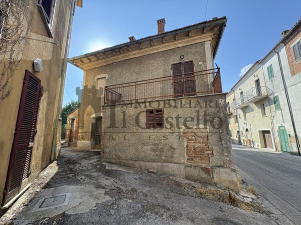 negozio in vendita a Castiglione del Lago in zona Petrignano del Lago