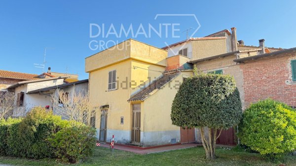 casa indipendente in vendita a Castiglione del Lago
