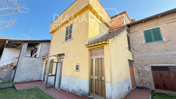 casa indipendente in vendita a Castiglione del Lago