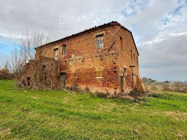 casa indipendente in vendita a Castiglione del Lago in zona Petrignano del Lago