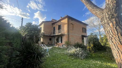casa indipendente in vendita a Castiglione del Lago in zona Piana