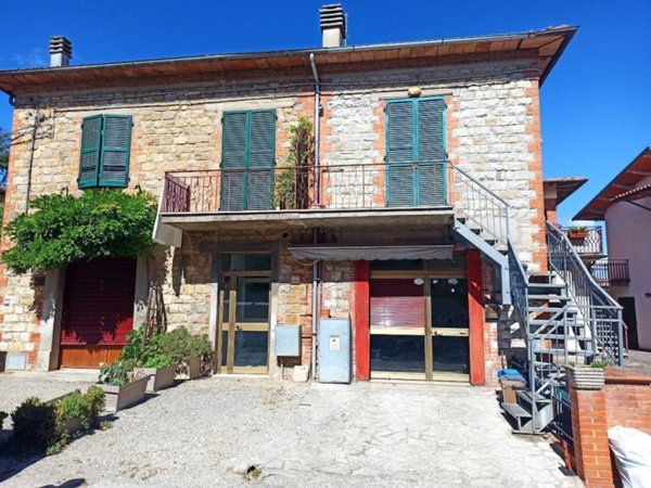 casa indipendente in vendita a Castiglione del Lago in zona Macchie