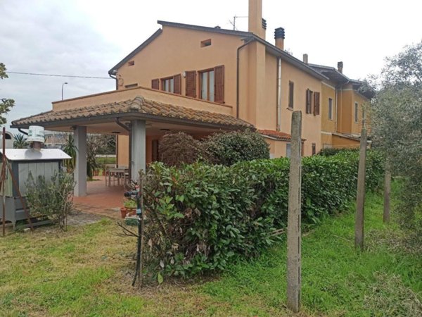 casa indipendente in vendita a Castiglione del Lago