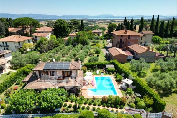 casa indipendente in vendita a Castiglione del Lago in zona Gioiella