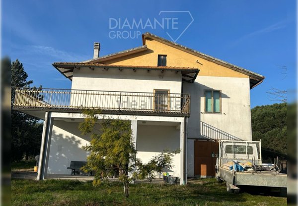 casa semindipendente in vendita a Castiglione del Lago in zona Piana