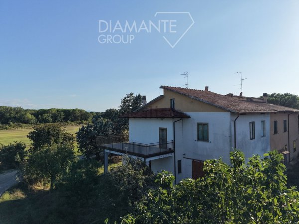 casa indipendente in vendita a Castiglione del Lago in zona Piana