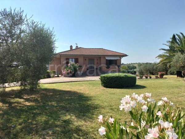 casa indipendente in vendita a Castiglione del Lago