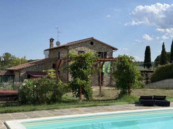 casa indipendente in vendita a Castiglione del Lago