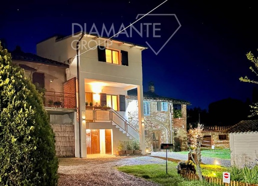 intera palazzina in vendita a Castiglione del Lago