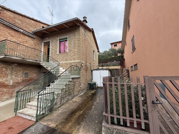 casa indipendente in vendita a Castiglione del Lago in zona Vaiano