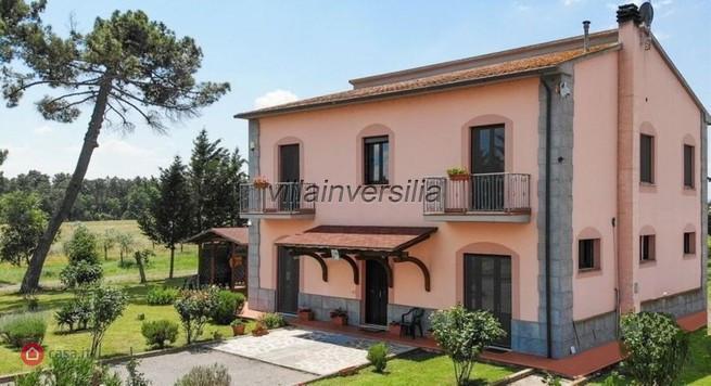 casa indipendente in vendita a Castiglione del Lago