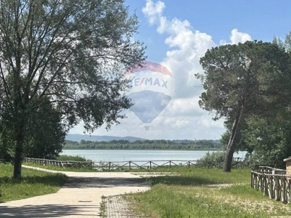 casa indipendente in vendita a Castiglione del Lago in zona Porto