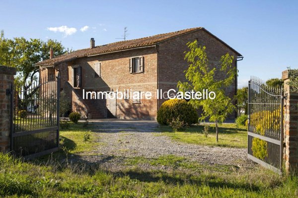 casa indipendente in vendita a Castiglione del Lago