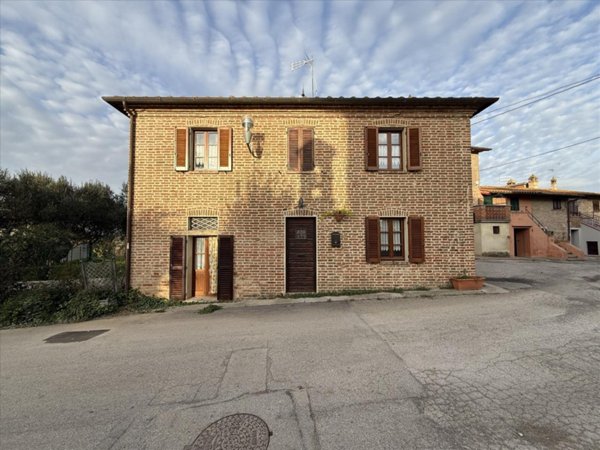 casa indipendente in vendita a Castiglione del Lago
