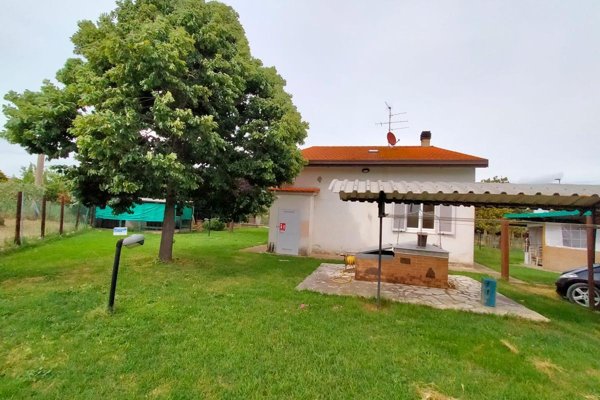 casa indipendente in vendita a Castiglione del Lago in zona Panicarola