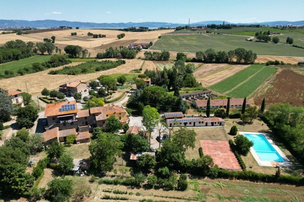 casa indipendente in vendita a Castiglione del Lago