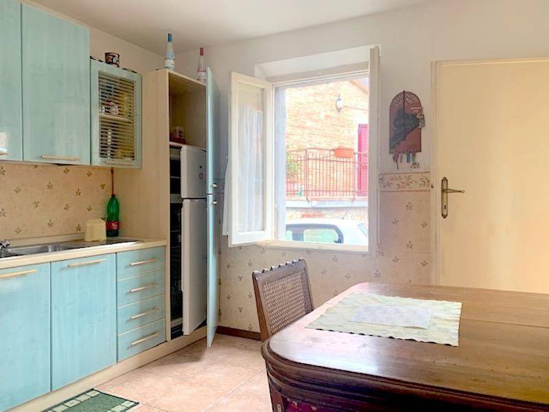 casa indipendente in vendita a Castiglione del Lago in zona Gioiella