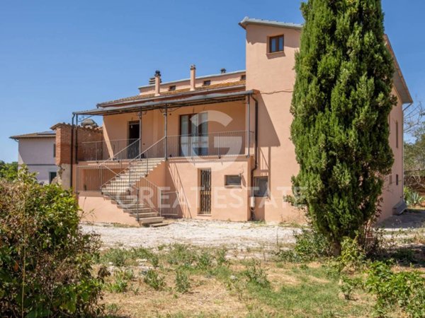 casa indipendente in vendita a Castiglione del Lago