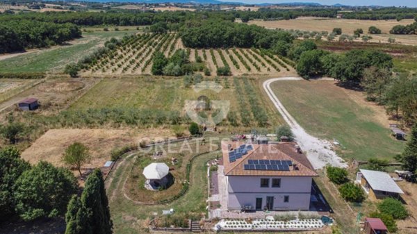 casa indipendente in vendita a Castiglione del Lago