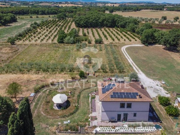 casa indipendente in vendita a Castiglione del Lago