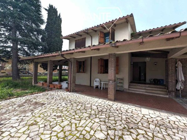 casa indipendente in vendita a Castiglione del Lago