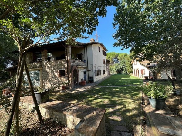 casale in vendita a Castiglione del Lago