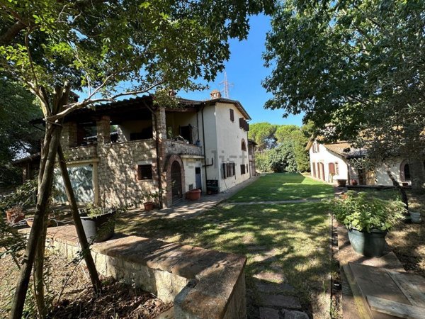 casale in vendita a Castiglione del Lago