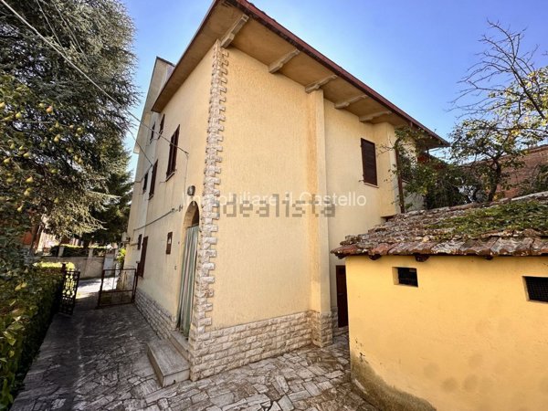 casa semindipendente in vendita a Castiglione del Lago