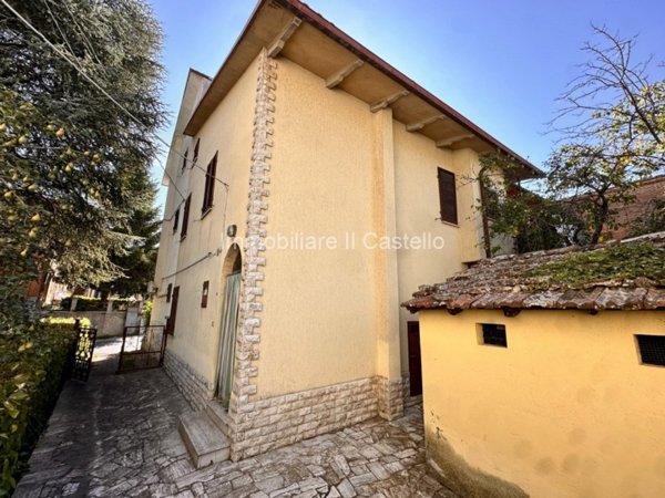 casa semindipendente in vendita a Castiglione del Lago