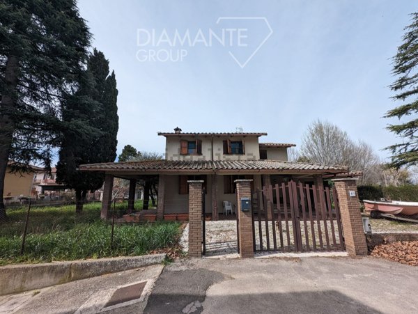 casa indipendente in vendita a Castiglione del Lago