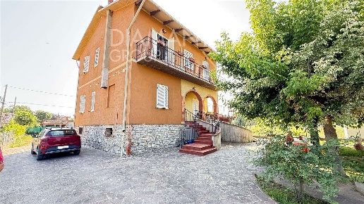 casa indipendente in vendita a Castiglione del Lago in zona Piana
