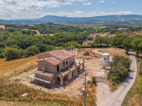 casa indipendente in vendita a Castiglione del Lago