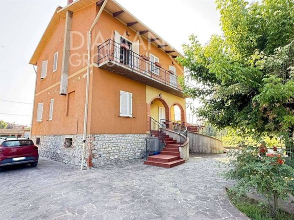 casa indipendente in vendita a Castiglione del Lago in zona Piana