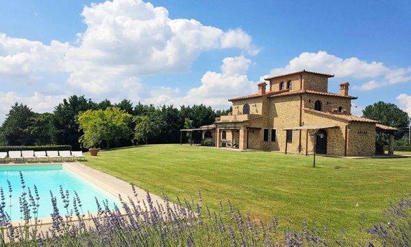 casa indipendente in vendita a Castiglione del Lago