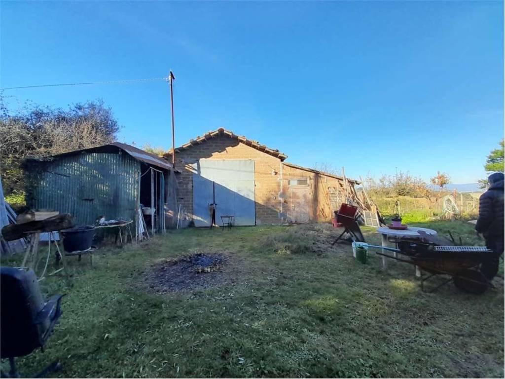 casa indipendente in vendita a Castiglione del Lago in zona Gioiella