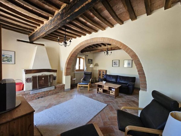 casa indipendente in vendita a Castiglione del Lago in zona Gioiella