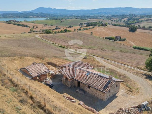 casa indipendente in vendita a Castiglione del Lago in zona Gioiella