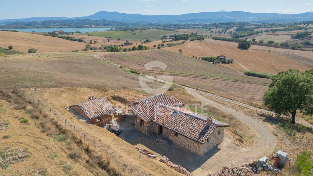 casa indipendente in vendita a Castiglione del Lago in zona Gioiella