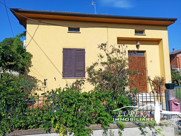 casa indipendente in vendita a Castiglione del Lago in zona Villastrada