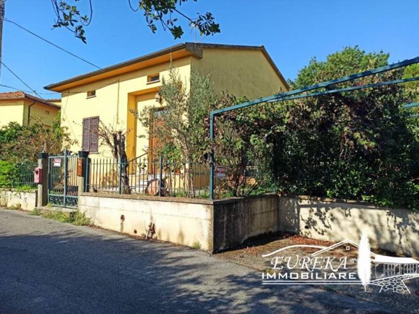 casa indipendente in vendita a Castiglione del Lago in zona Villastrada